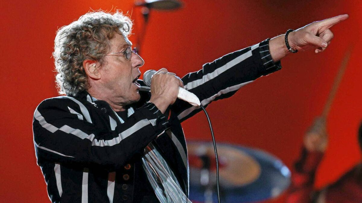Roger Daltrey playing live